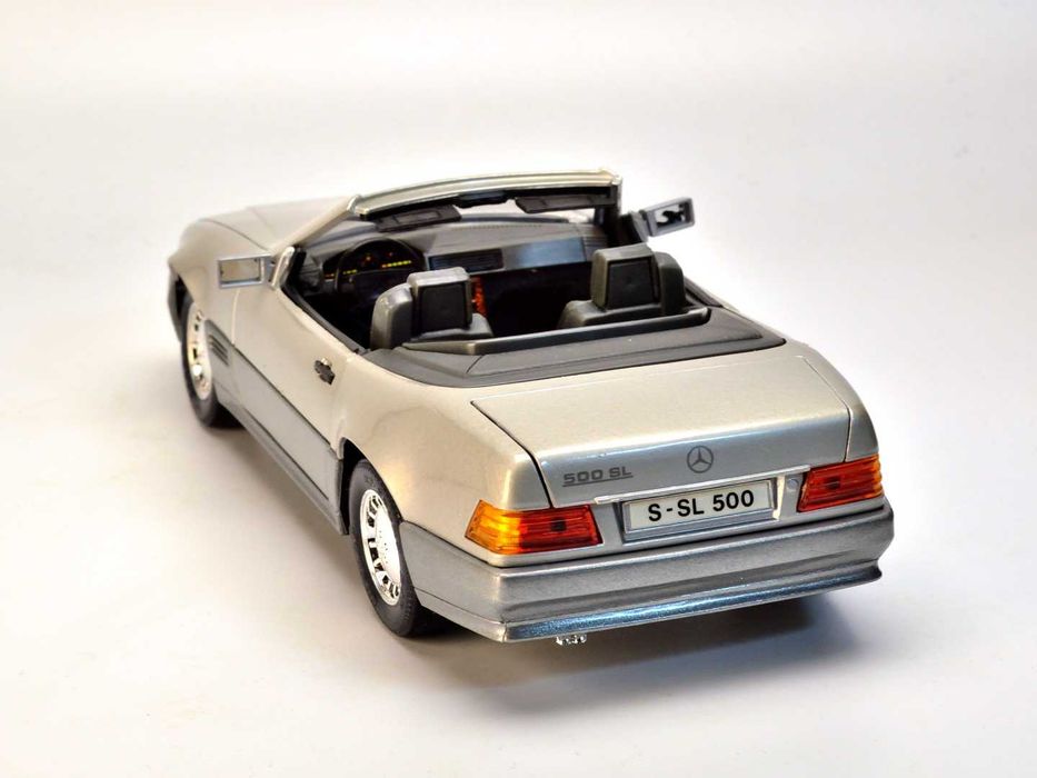 Модель автомобіля Master Toy Mercedes-Benz 500SL, (1:18), сріблястий