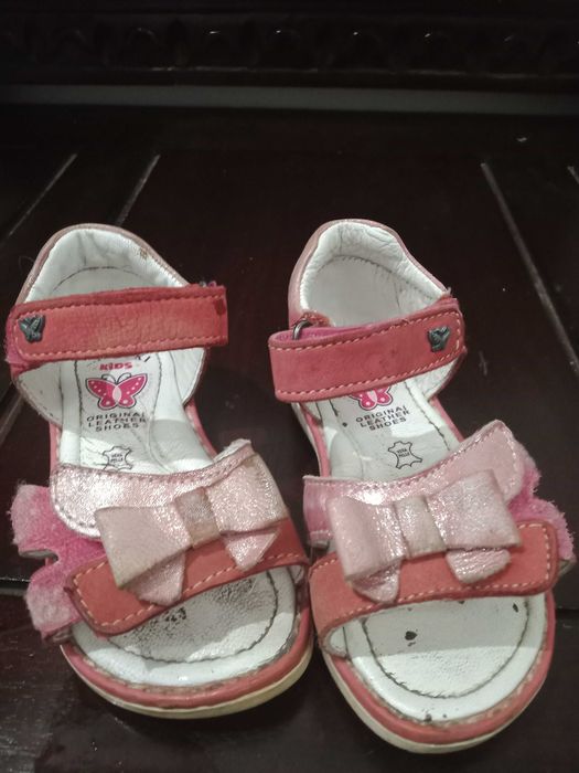 Skórzane różowe sandałki Lasocki 22