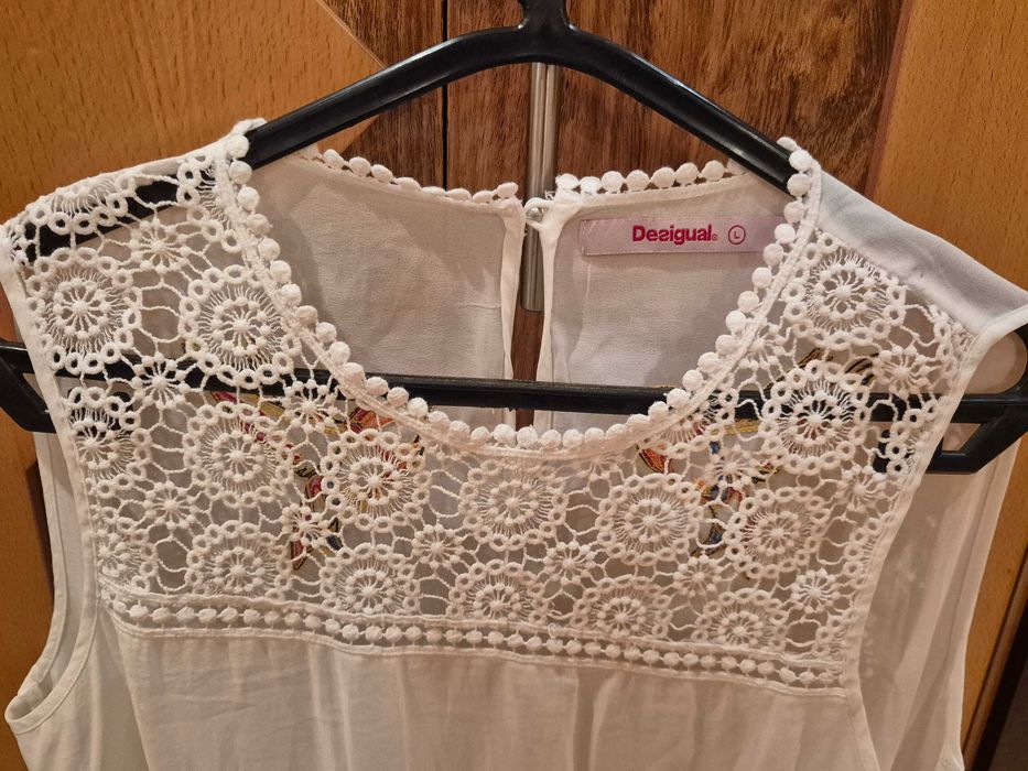 Blusa branca da Desigual