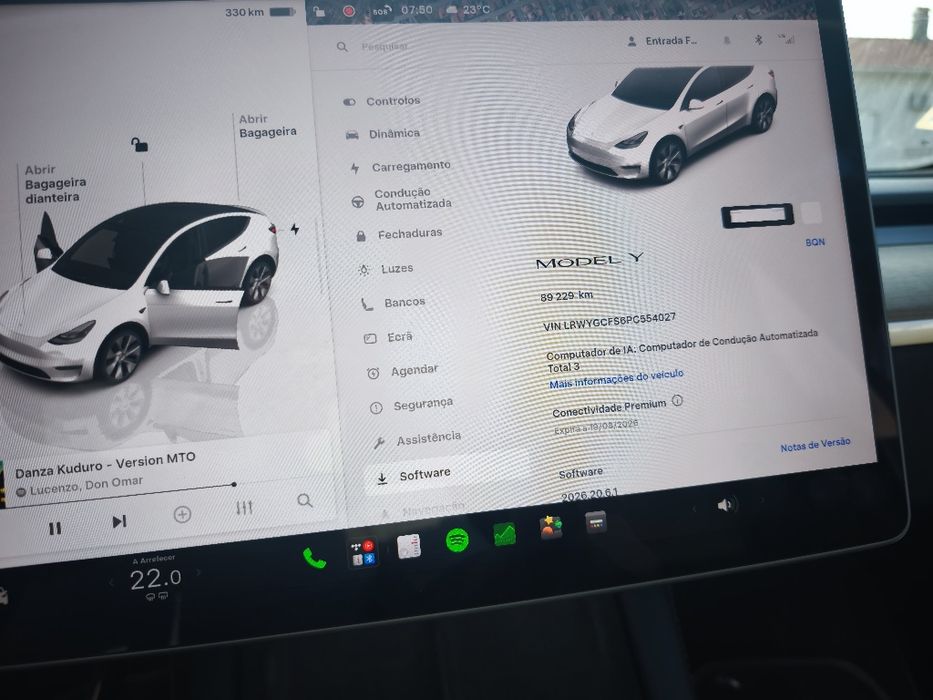 Tesla  y standard