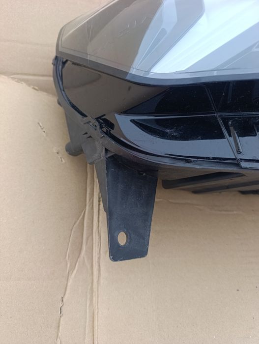 Dacia Duster III lampa przód prawa