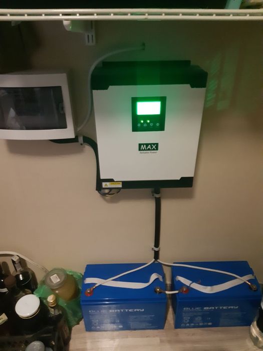 Продам комплект: гибридный инвертор + 2 аккумулятора (24 В система)