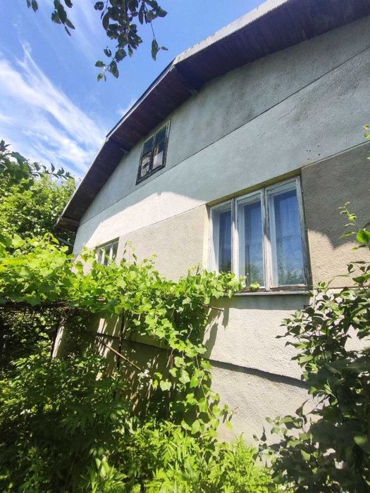 Продаж буднку  в с. Олешів +40 сот. землі біля нього! 22 км до міста!