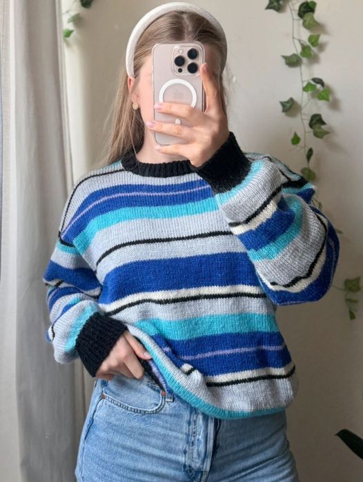 Ręcznie dziergany niebiesko szary sweter w pasy handmade unisex