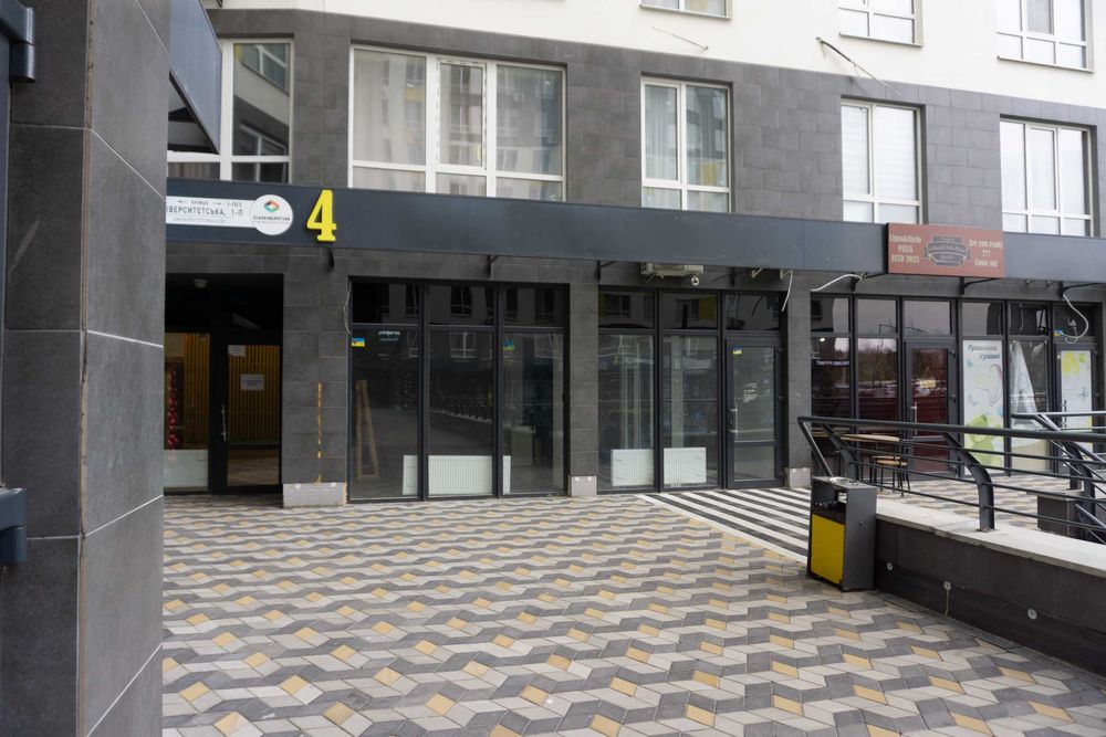 Продам приміщення під бізнес на Університетській — великий ЖК