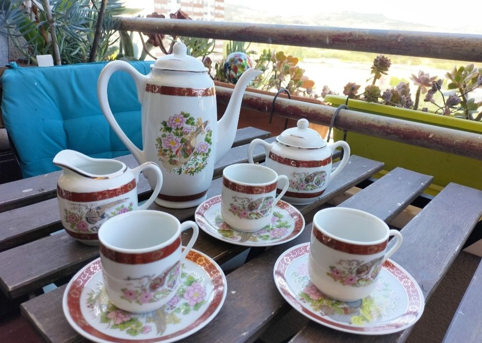 Serviço de café porcelana..antigo