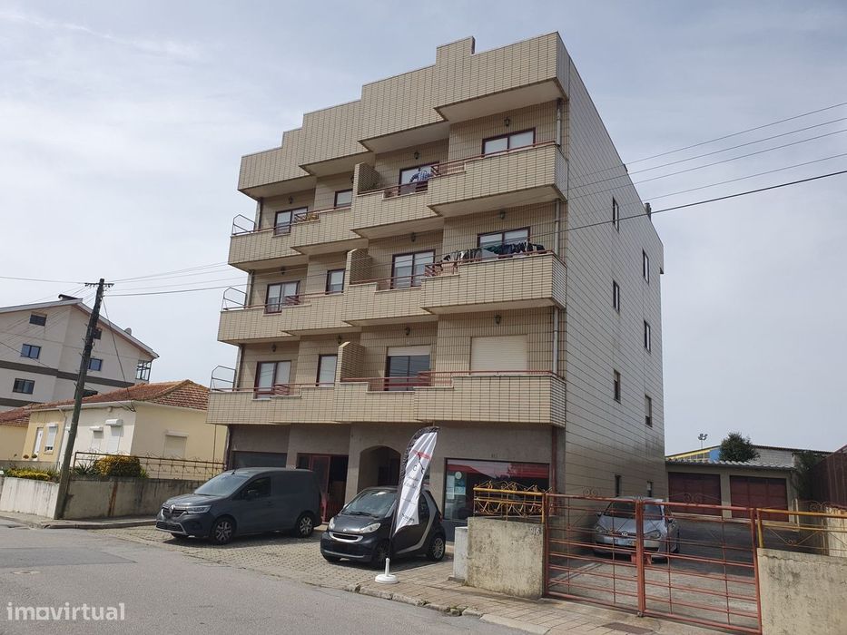 Apartamento T2 na Rua do Pevidal (ao Multiusos) - Gondomar
