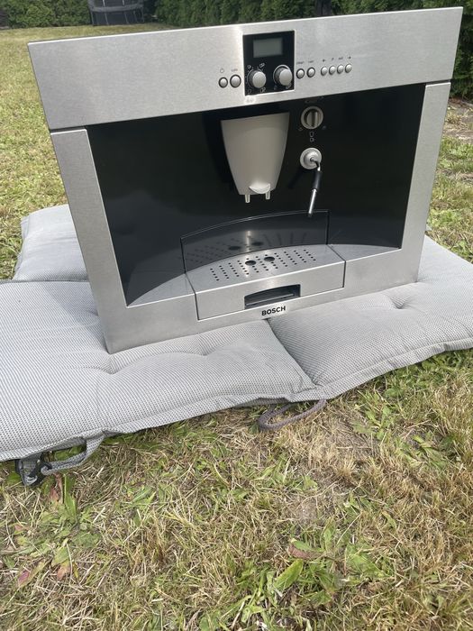 Ekspres do kawy do zabudowy marki BOSCH, używany w dobrym stanie.