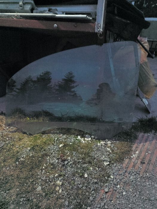 Szyba przednia lewa wa Kangoo II