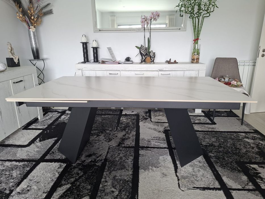 Mesa em pedra mármore