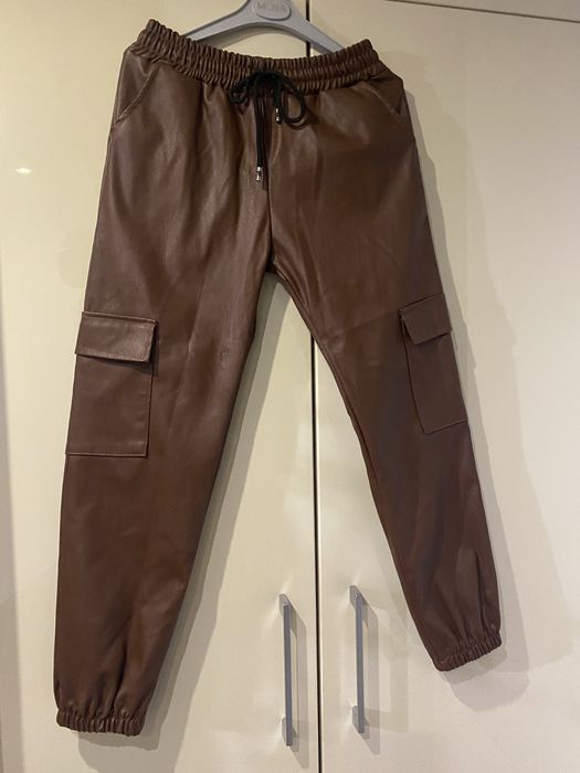 Spodnie skóropodobne czekoladowe