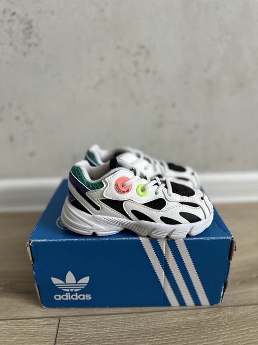 Літні кросівки білі adidas оригінал