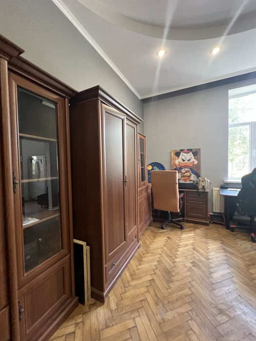Продаж трикімнатноі квартири в центрі