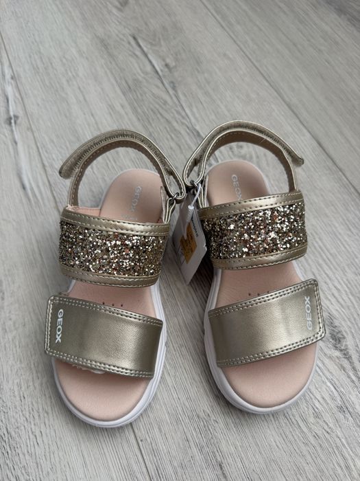 Босоніжки  для дівчинки Geox