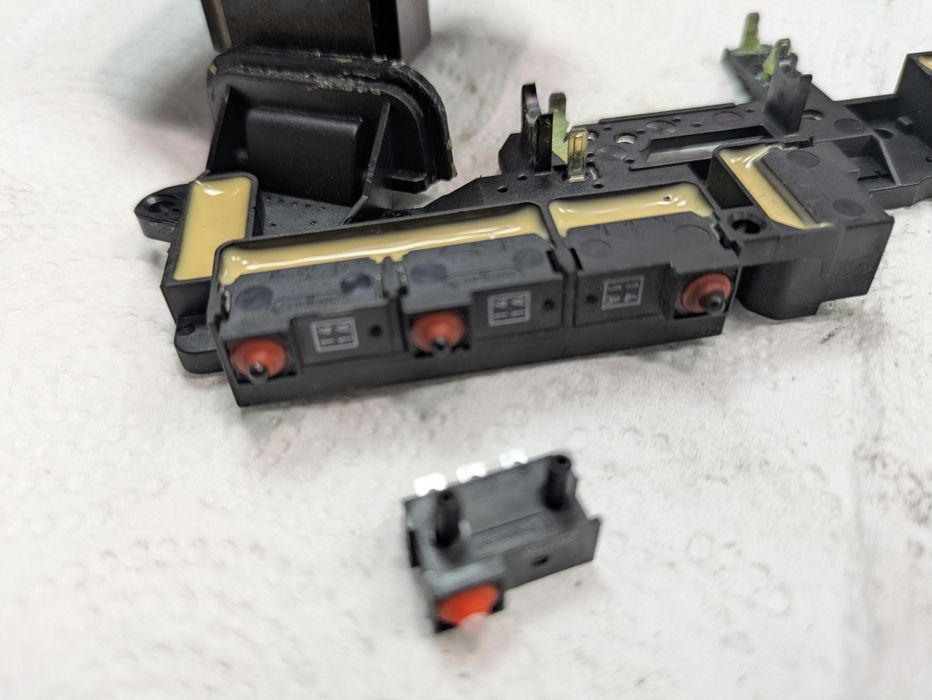 Кнопка для ремонту замка VW