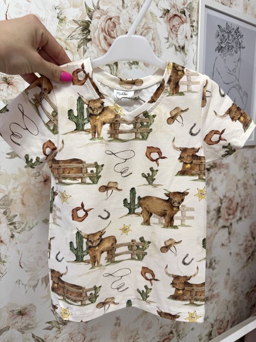 Nowość Makba kremowa bluzka koszulka t-shirt w byczki 98 cm