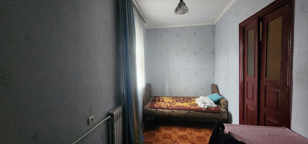 Продається будинок з гаражом в центрі по вул.Удільна