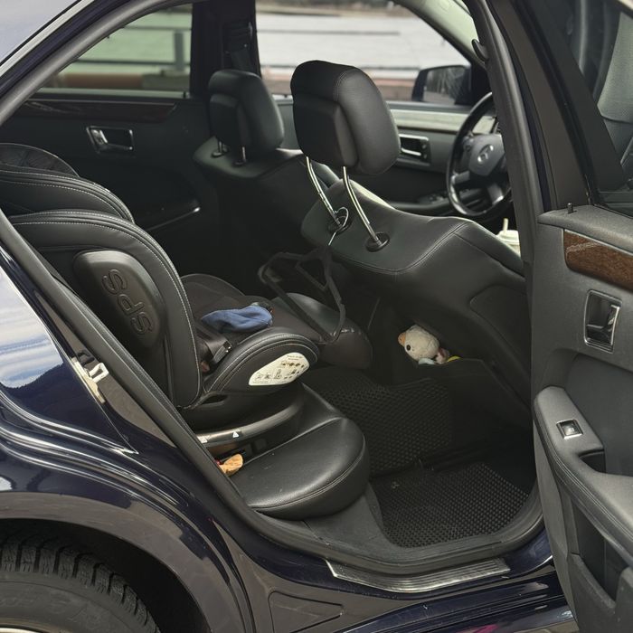 Mercedes 212 2011