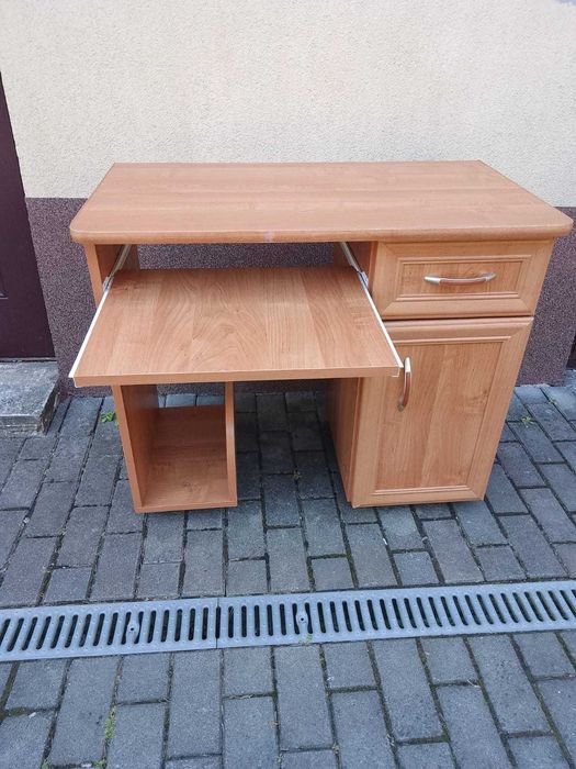 Biurko z wysuwaną półką podblatową, szufladą i szafką z drzwiczkami