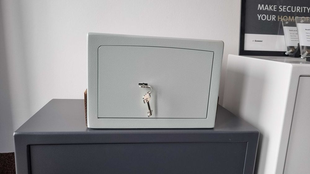Sejf Denali I - na broń i kosztowności. Zamek kluczowy