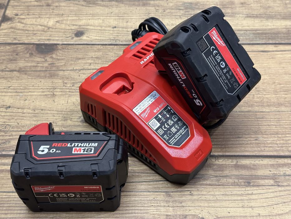 Akumulator M18 5Ah x2 i ładowarka M12-18FC – zestaw do narzędzi Milwaukee