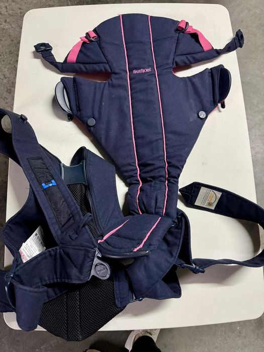Marsúpio Baby Bjorn Azul com Riscas Rosa