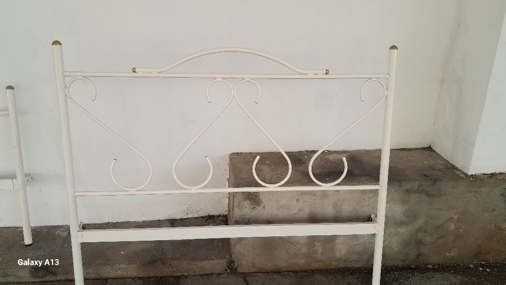 Cama de casal em ferro lacada Branco