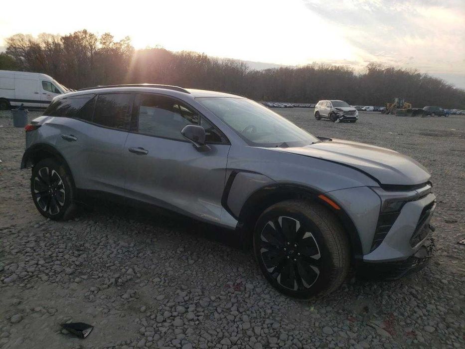 Двері Chevrolet Blazer EV