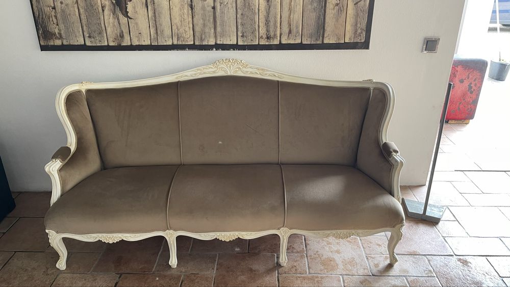 Sofa antigo com talha