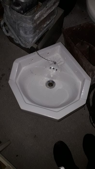 Torneiras e toalheiros etc