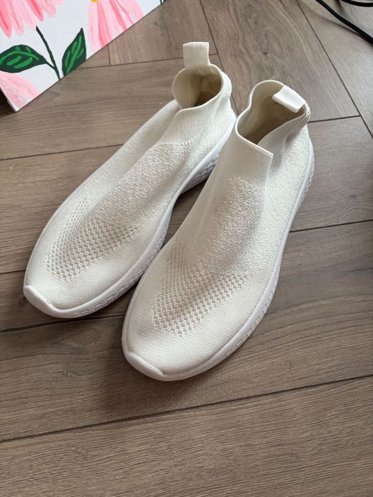Buty sportowe dla dziewczynki r. 39 miękkie lekkie wygodne