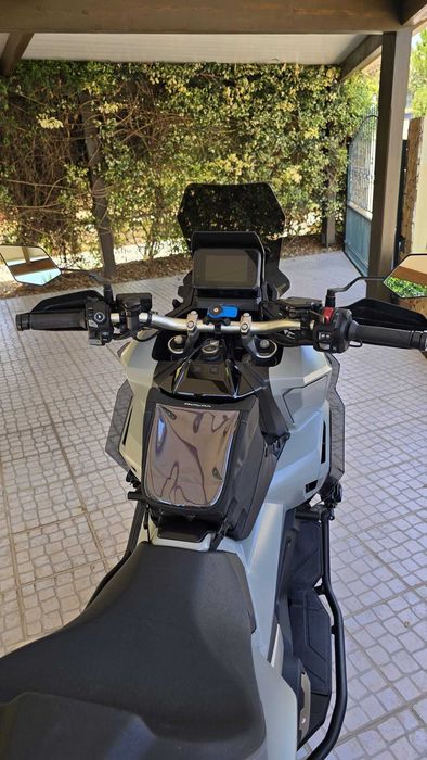 Honda X-ADV 750 Modelo 2025 (04/2025) – Full Extras | SC Project | Top Case GIVI | Impecável