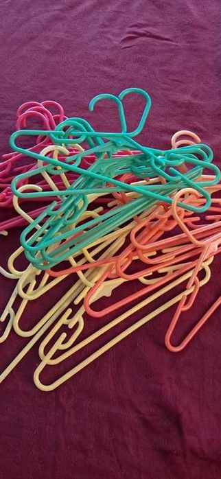 Pack com 24 cruzetas para roupa de criança