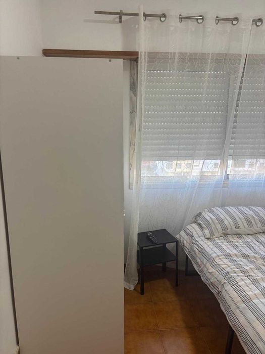 Quarto espaçoso e mobiliado na Avenida de Santa Maria - Agualva Cacém