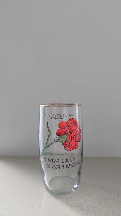 Copo comemorativo 25 de Abril