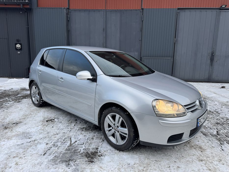 Vw golf 5 в хорошому стані. Двигун 1.6 mpi. По технічній частині без зауважень. Коробка Aisin працює дуже гарно без зауважень.