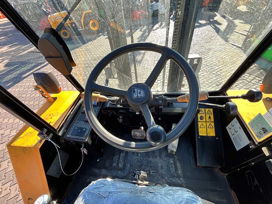 Wózek widłowy terenowy JCB 926 4 WD triplex 5,5 m 2014