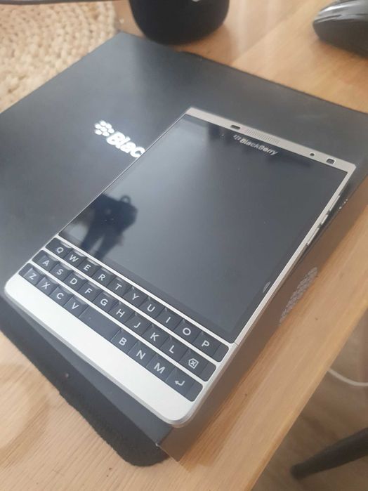.: Legendarny BlackBerry PASSPORT Silver Edition ANDROID 11- qwerty :.