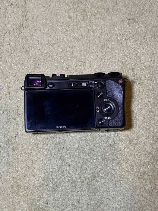 Sony Nex-7 com duas lentes e duas baterias