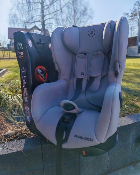 Fotelik samochodowy Maxi Cosi Axiss - obrotowy, nie wymaga Isofixa
