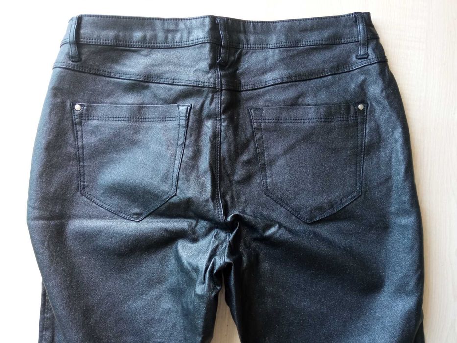 Damskie czarne błyszczące spodnie rurki Yesscia C&A 40 L