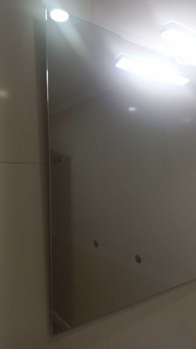Espelho de casa de banho com iluminação LED