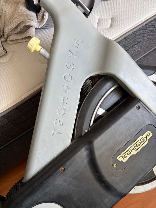 -Só esta semana 390€- Bicicleta de Spinning Technogym Profissional