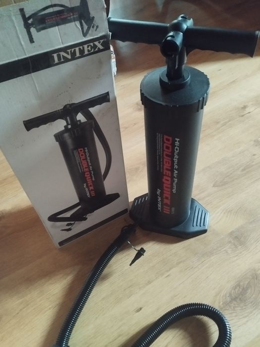 Reczna pompka tłokowa intex