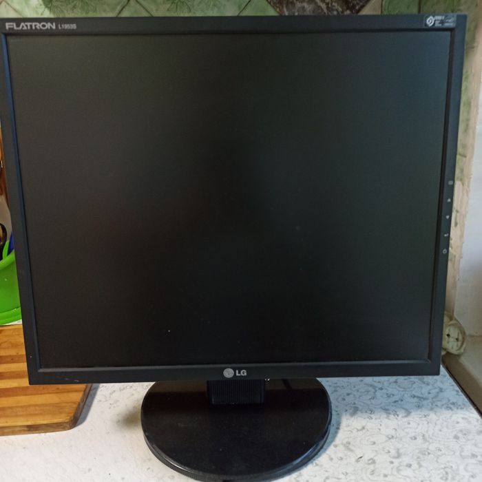 Монитор б/у в отличном состоянии