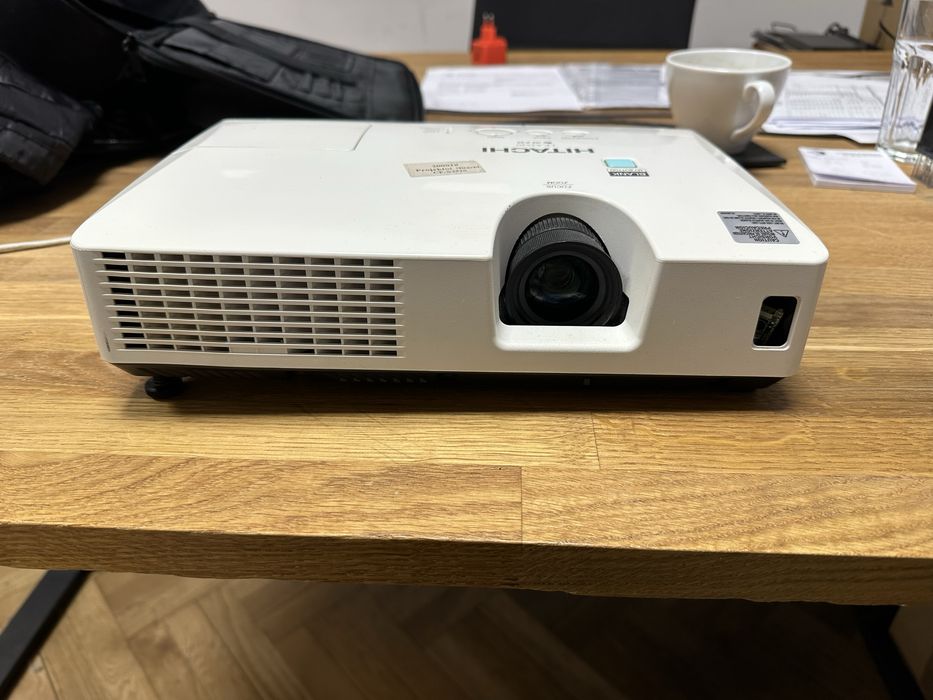 Rzutnik projektor Hitachi CP x2520 + pokrowiec, pilot i zasilacz