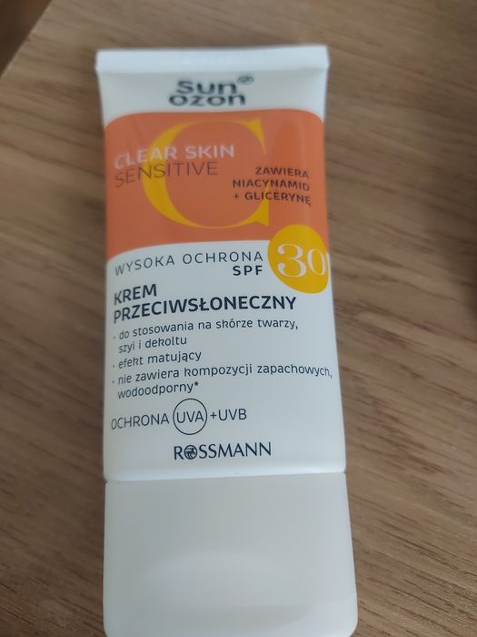 Krem z filtrem do opalania przeciwsłoneczny