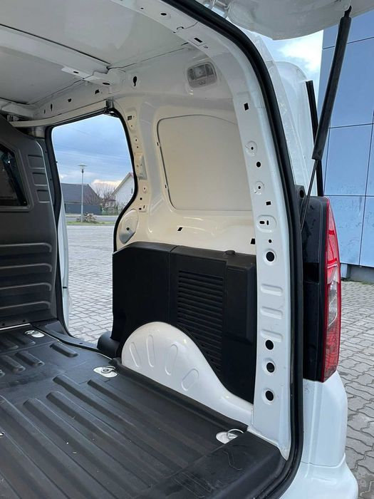 Автомобіль Peugeot Partner Electric електро 22kWt партнер грузовий