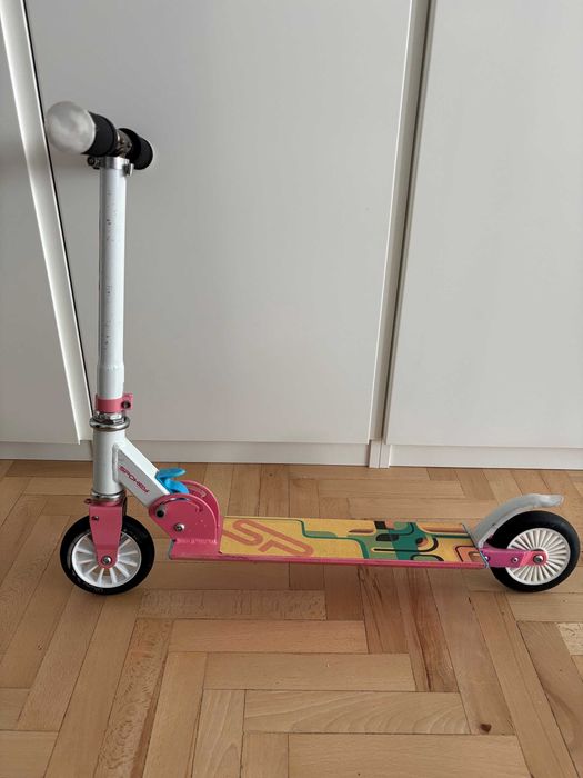Hulajnoga dziecięca Spokey różowo biała - wysokość kierownika 60 - 80 cm
