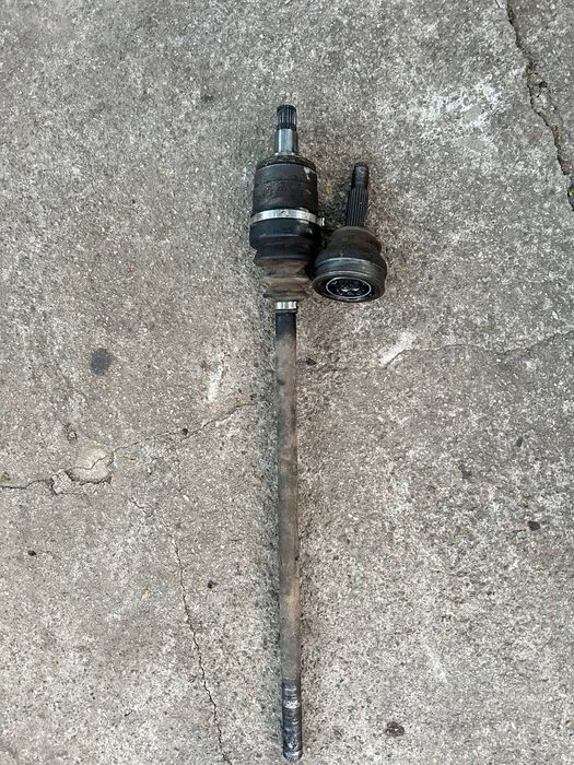 Напіввісь права зі шрусом